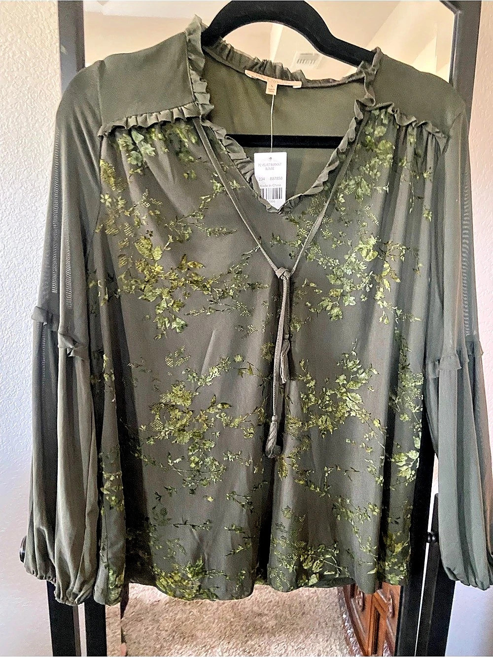 My Danielle Floral Blouse in Green Size Small NWT